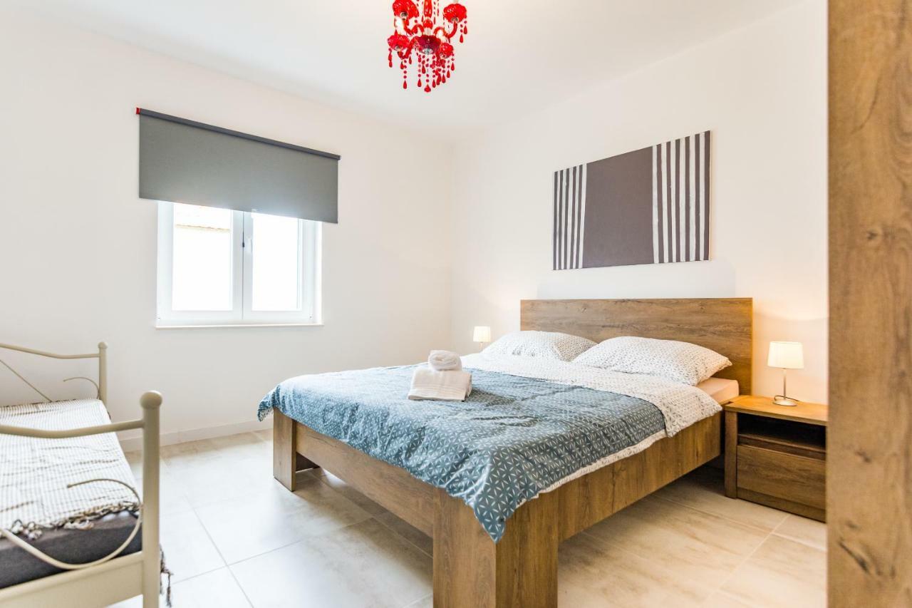 Tara Villa Sveti Filip i Jakov Luaran gambar